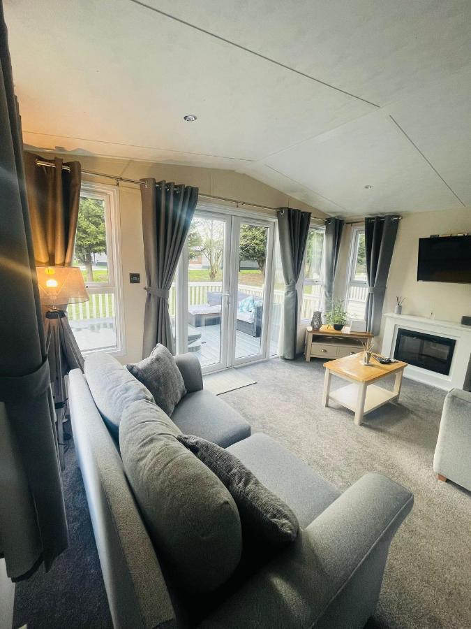 Buttermere Lodge With Hot Tub Barmby on the Moor Exterior foto