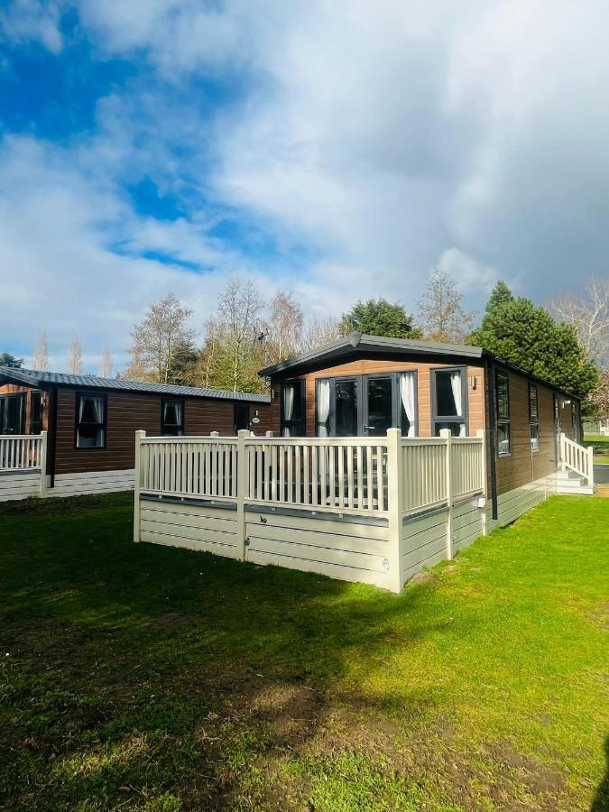 Buttermere Lodge With Hot Tub Barmby on the Moor Exterior foto